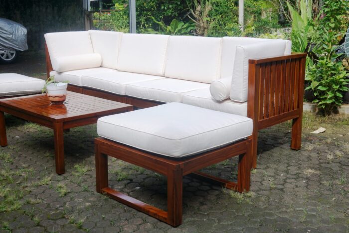 sofa outdoor piethrough